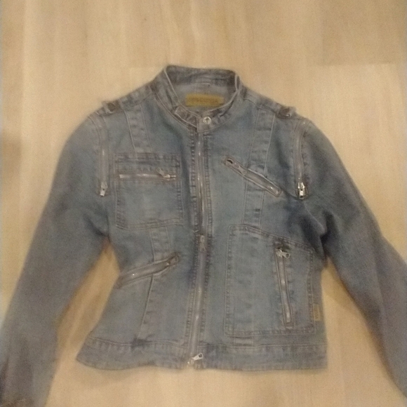 Sexy fun multi zippered faded jean jacket with faux fur collar - Picture 3 of 6
